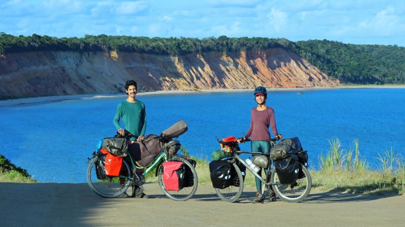 casal viajar bicicleta -imagem