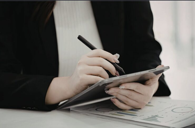 Tablet vs Kindle Scribe